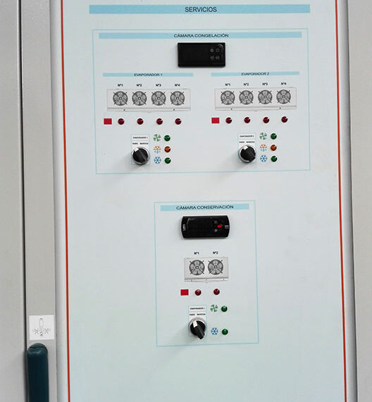 TABLERO ELÉCTRICO CON ESQUEMA FRIGORÍFICO